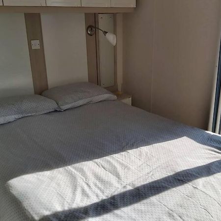 8 Berth Caravan At Parkdean Camber Sands Экстерьер фото