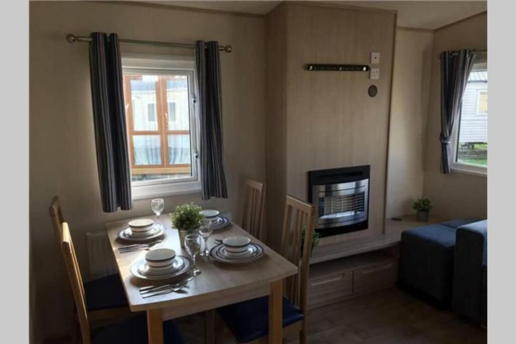 8 Berth Caravan At Parkdean Camber Sands Экстерьер фото